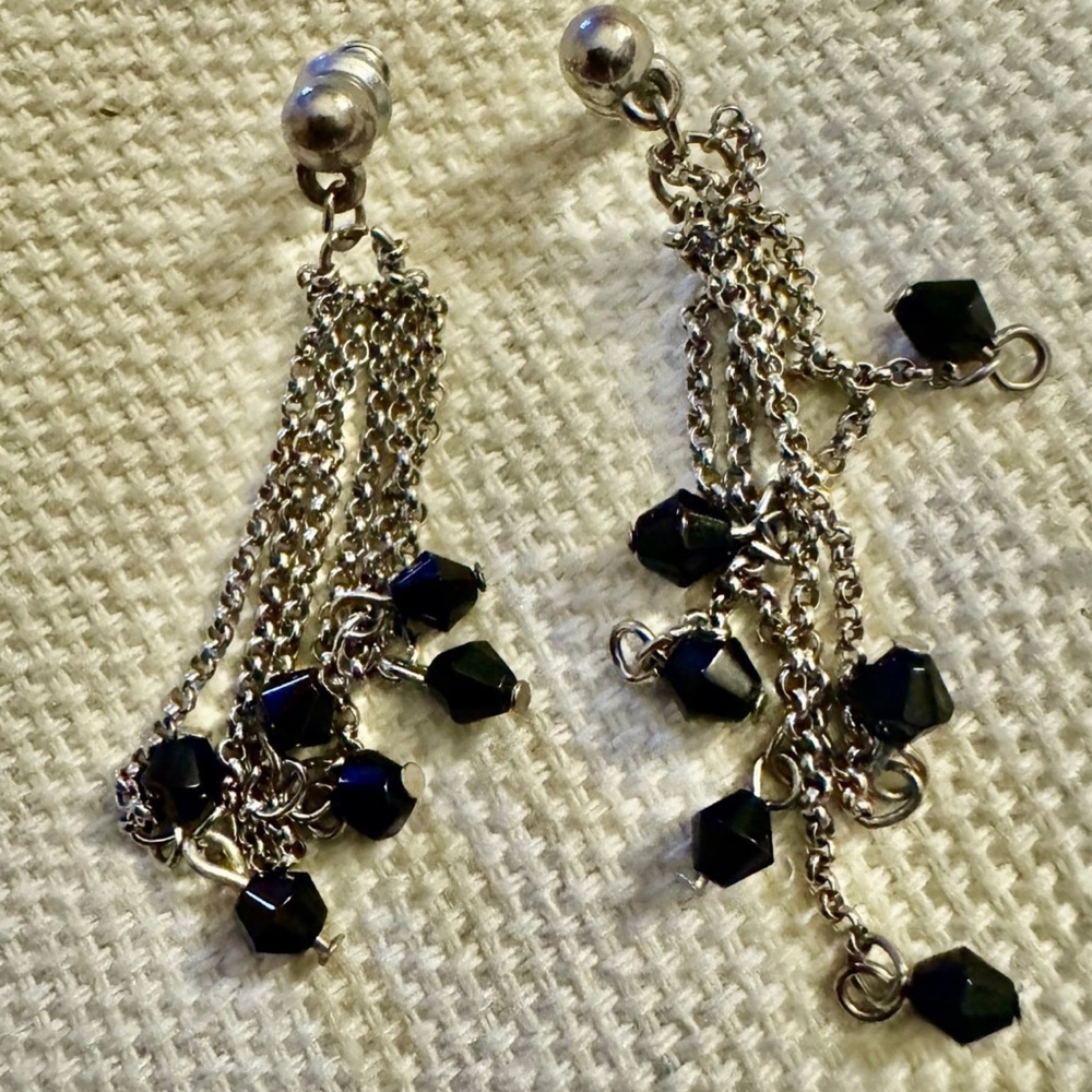 Women’s Silver Black Bead Pierced Earrings Dangle Silver Tone Vintage